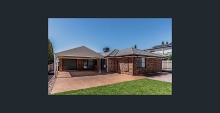 Spacious Family Home in a Prime Coastal Location - Photo 5