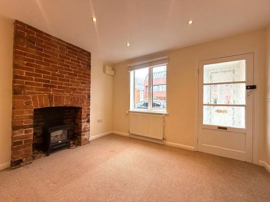 2 bedroom end of terrace house to rent - Photo 1