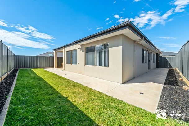 44 Annapurna Crescent, 3029, Truganina Vic - Photo 1