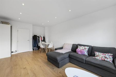 4 bedroom flat to rent - Photo 4