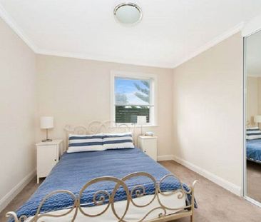 Modern Townhouse ** Available Now ** - Photo 3