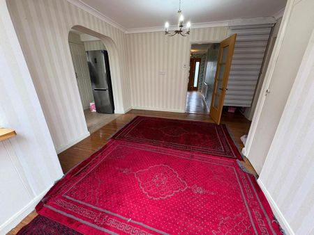 6 bedroom detached house to rent - Photo 4