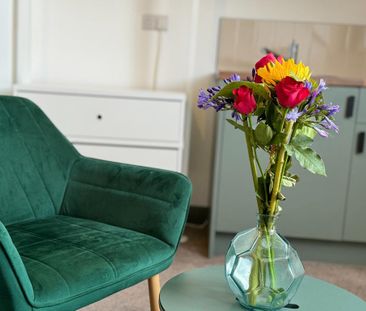 1 bedroom in a house share to rent - Photo 2