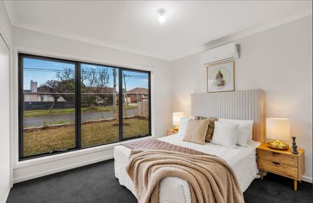 The Perfect Townhouse - Close To All Amenities **APPLY FOR THIS PROPERTY NOW** - Photo 4