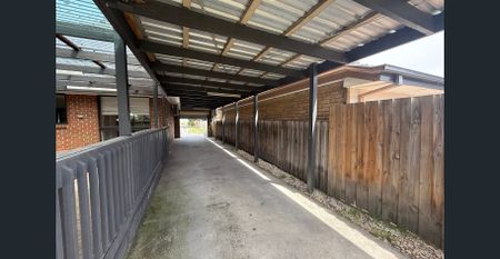 CHARMING FOUR BEDROOM HOME IN PRIME LOCATION! - Photo 2