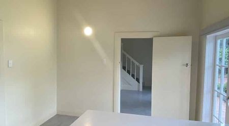 Beautiful Remuera Family Home with Pool - Photo 5