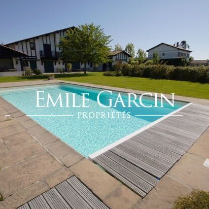 Maison à louer aux portes de Biarritz, avec piscine et vue sur la chaîne des Pyrénées - Photo 1