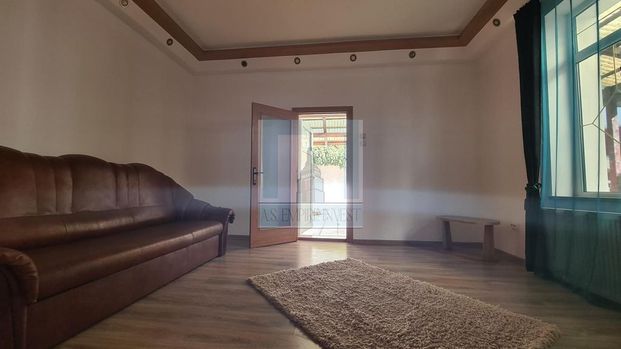 Casa, 4 camere, singur in curte - zona Schei - Fotografie 1