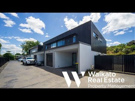 Modern Three Bedroom, Two Bathroom Home - Photo 5