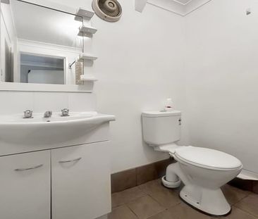 Fully self contained granny flat - Photo 3