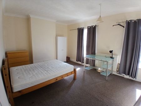 4 bed terraced house to rent in Avenue Road, Norwich, Norfolk - Photo 3