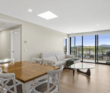 Top floor apartment with views to Black Mountain! - Photo 1