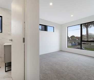 Brand-New 2-Bedrooms 2 bathrooms Townhouse in Onehunga - Photo 2