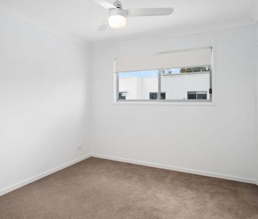 SPACIOUS 4 BEDROOM TOWNHOUSE IN QUIET COMPLEX - Photo 1