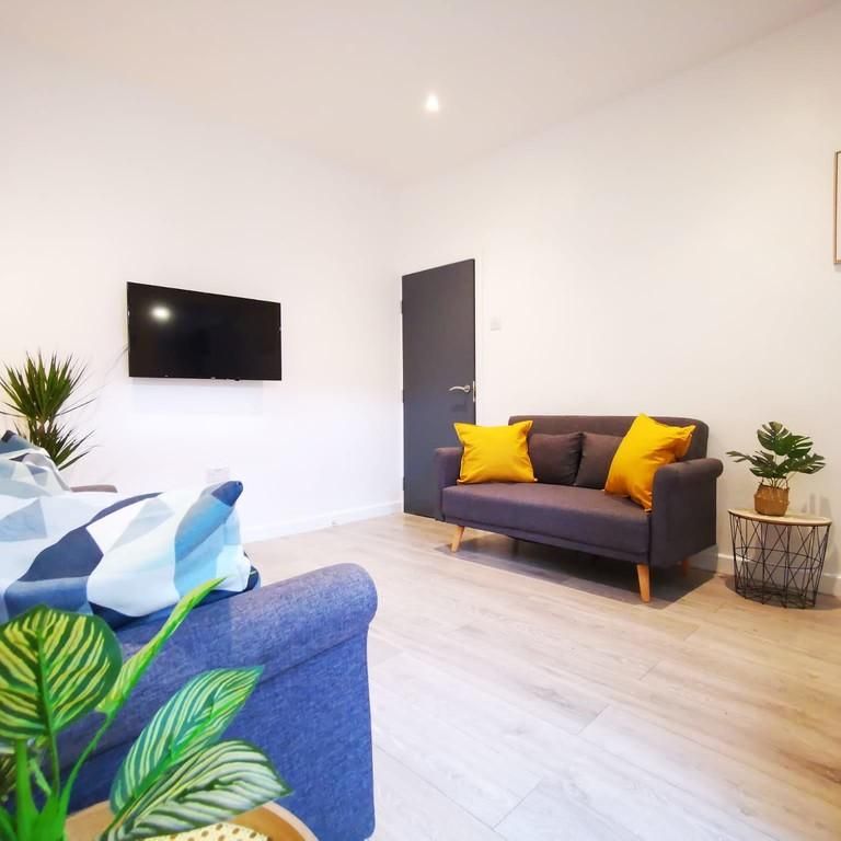 4 bedroom terraced house to rent - Photo 1