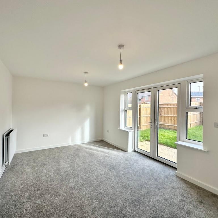 4 bedroom end of terrace house to rent - Photo 1