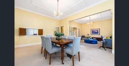 Spacious Family Living in the Heart of Caulfield South - Photo 3