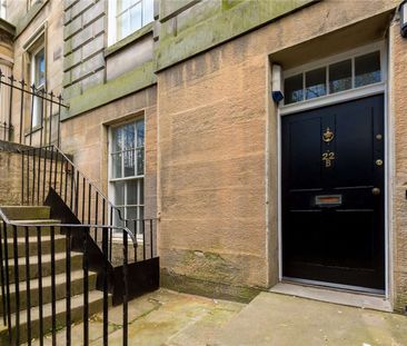 A bright and spacious main door one bedroom apartment, available on... - Photo 1