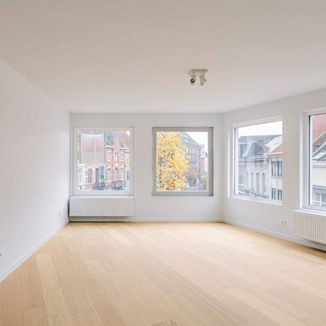 Appartement te huur in Ronse voor € 795 met 1 slaapkamer - Photo 1