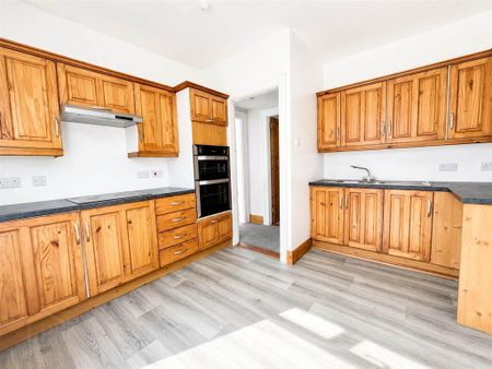 176 Saintfield Road, Belfast, BT8 6HF - Photo 2