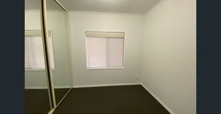 LOVELY MODERN THREE BEDROOM HOME WITH NEW KITCHEN, FRESH PAINT, NEW CARPETS AND BLINDS - Photo 3