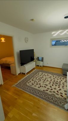 Gräsholmsvägen, Skärholmen - Photo 1