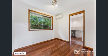 Expansive family home with dual living potential - Photo 4