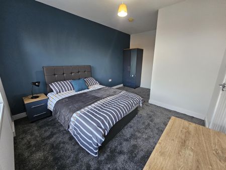 Tonge Moor Road, Bolton - Photo 5