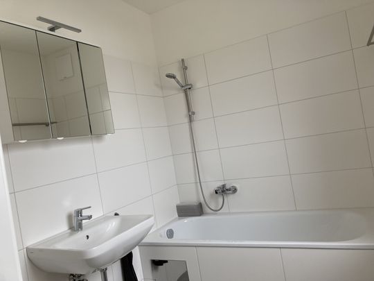Helle Wohnung mit Küche und Garagenplatz. - Photo 1