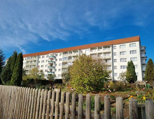 Schöne 3-Raumwohnung mit Balkon - Foto 1