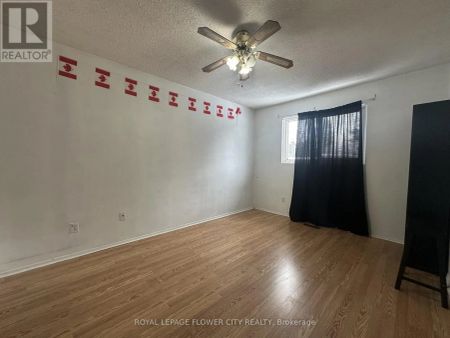 42 MONTJOY CRESCENT - Photo 2