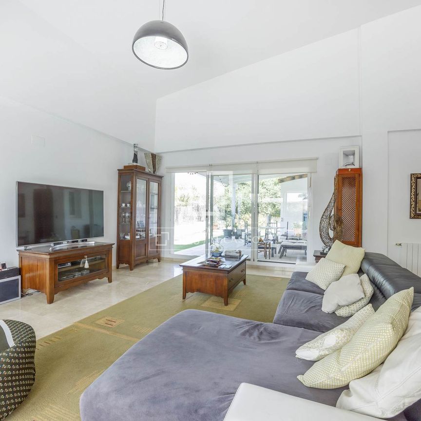 Excellent 4 Bedroom house / villa for rent in Bétera, Valencia - Photo 1