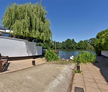 A fully furnished two bedroom cottage in a beautiful position close to the River Thames in sought after Bray. - Photo 6