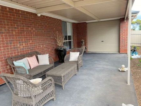 Perfect Home in Perfect Location&excl;&excl; - Photo 2