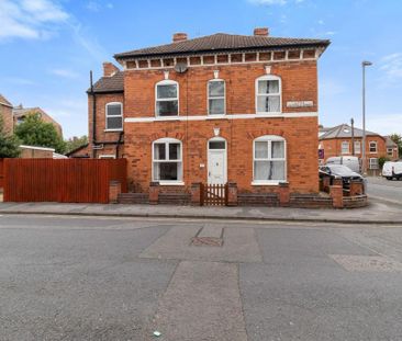 3 bedroom semi-detached house to rent - Photo 2