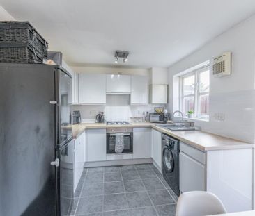 3 bedroom semi-detached house to rent - Photo 6