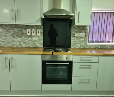 1 Bed Flat, Regent Street, B66 - Photo 3