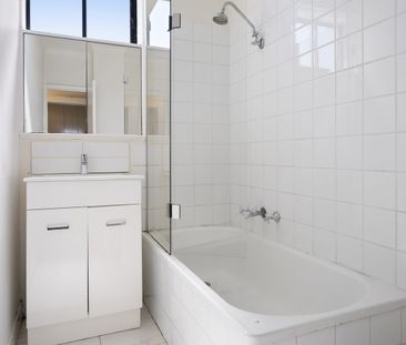 Updated Two-Bedroom Apartment in Convenient Coburg North Location - Photo 3