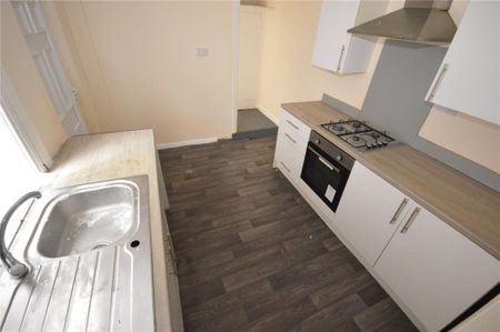 3 bedroom terraced house to rent - Photo 5