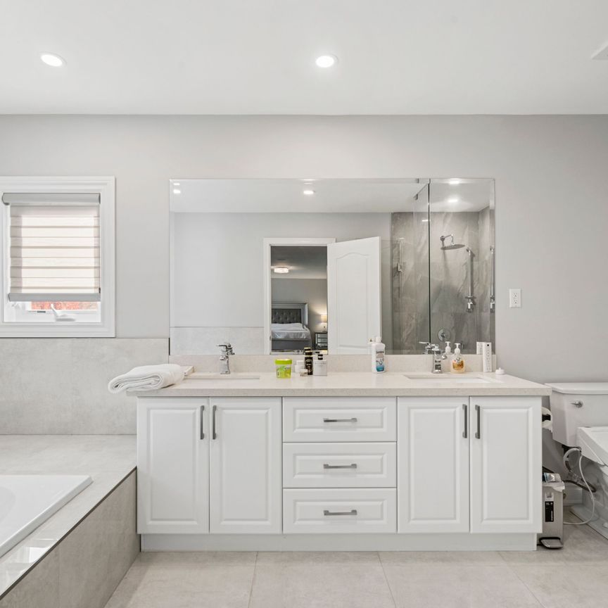 For Lease - 7 Edenbrook Crescent, Richmond Hill, Ontario - Photo 1