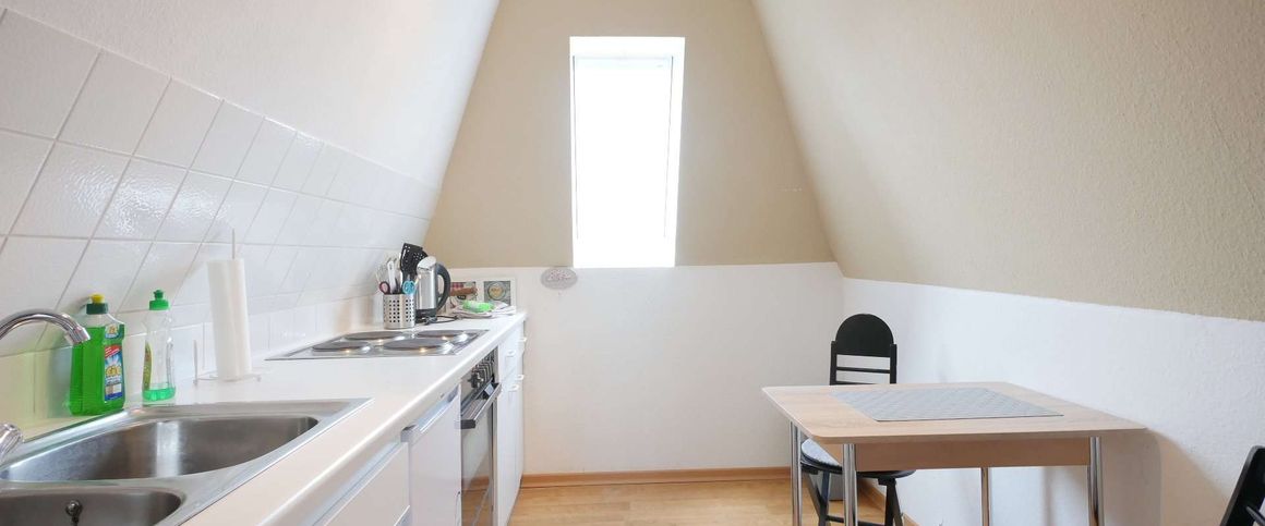 Uninähe – Gemütliches Dachgeschossapartment - Foto 1
