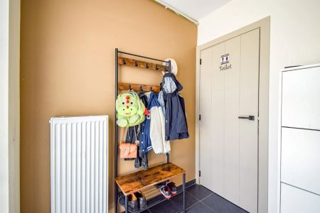 Instapklare woning met 3 slaapkamers en zonnige achtertuin op 131 m² in centrum van Gistel - Photo 4