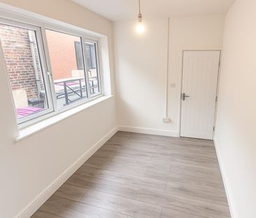 2 Bed Flat, Wilmslow Road, M14 - Photo 1