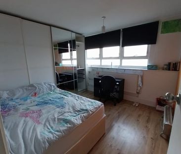 Room in a Shared Flat, Stapleford Close, SW19 - Photo 6