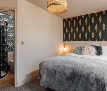 Russell Rise - Photo 1