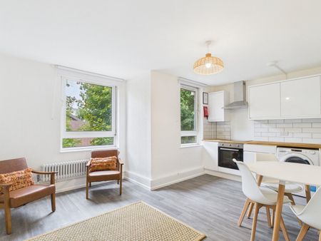 4 Bed Maisonette, Wallis Close, SW11 - Photo 2