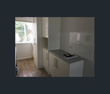 BEAUTIFUL 2 BEDROOM UNIT IN PRESTIGIOUS LEABROOK - Photo 5