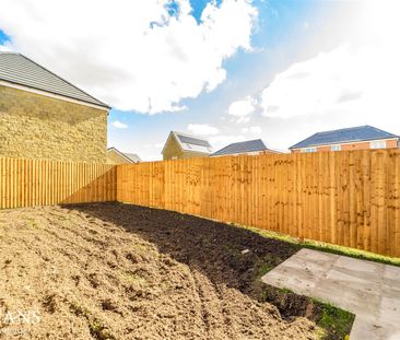 Astor Crescent, Blackburn - Photo 2