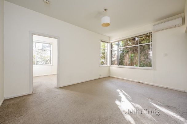 2/2A Burnie Street, Toorak - Photo 1