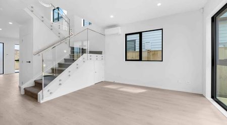 Brand new 5 Bedroom House at Prime Howick Location - Photo 3